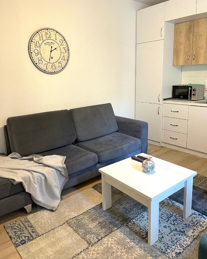Apartment In The New Bazaar Of Tirana - Hana Blu Exterior foto