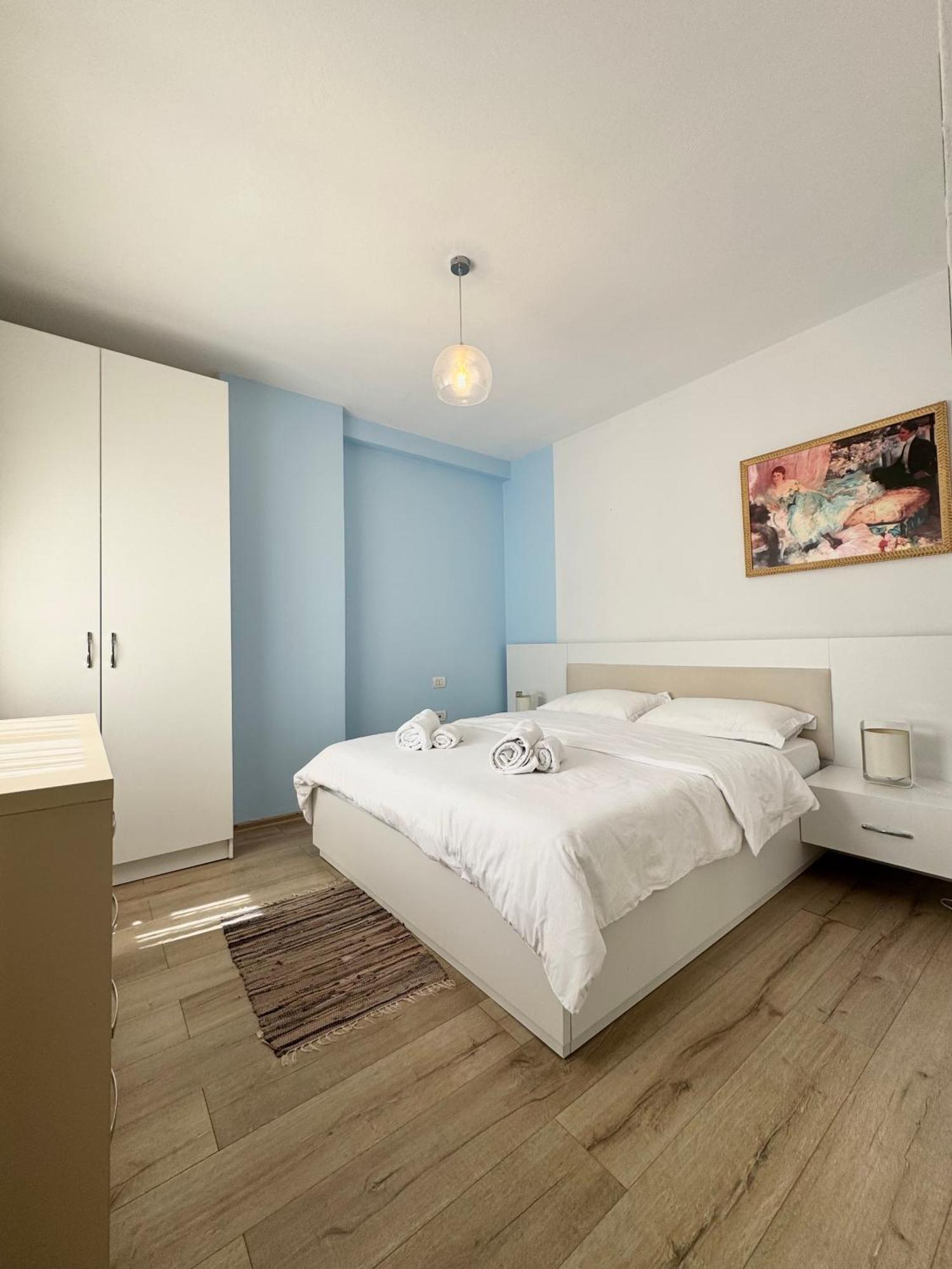 Apartment In The New Bazaar Of Tirana - Hana Blu Exterior foto