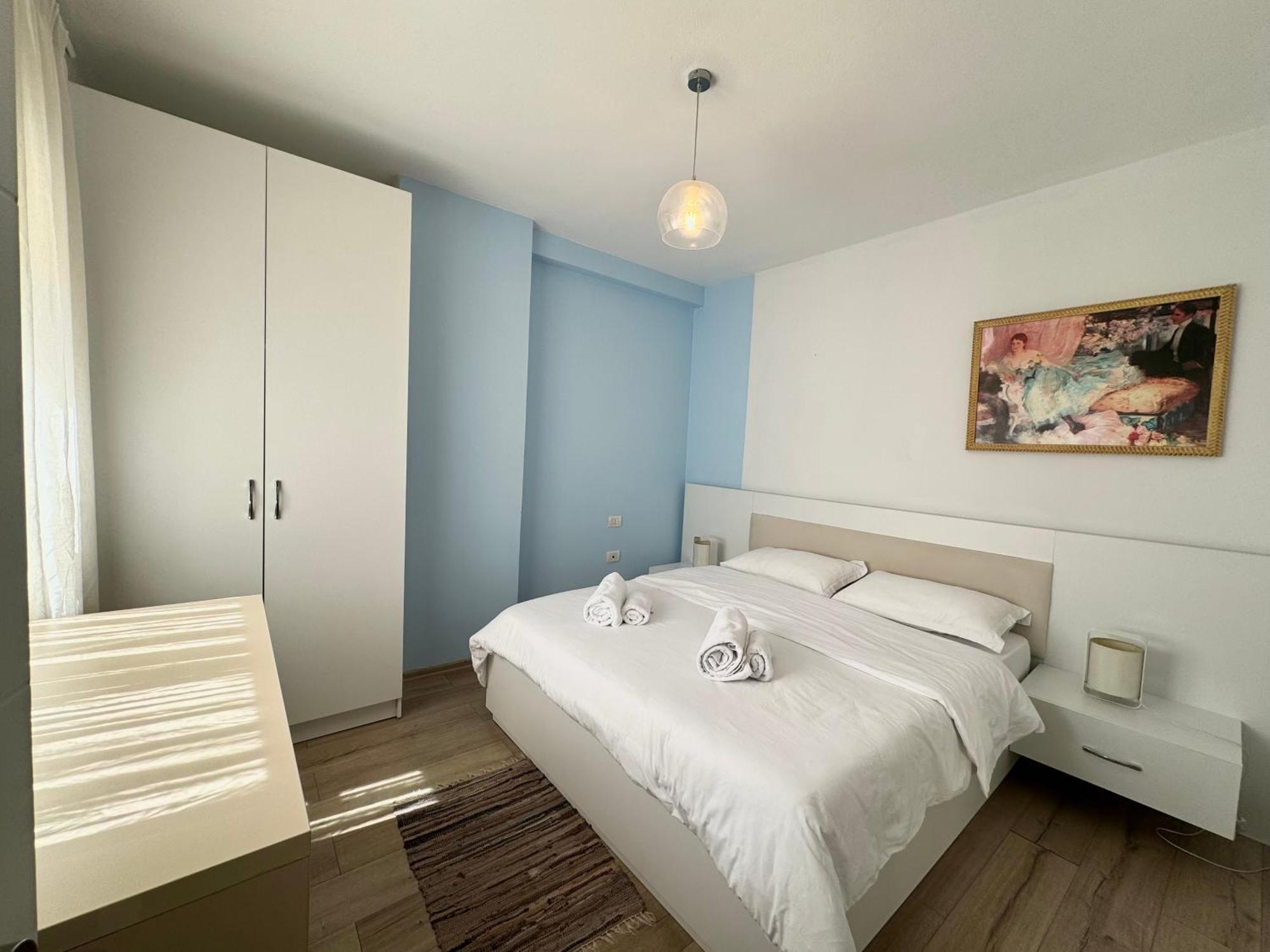 Apartment In The New Bazaar Of Tirana - Hana Blu Exterior foto