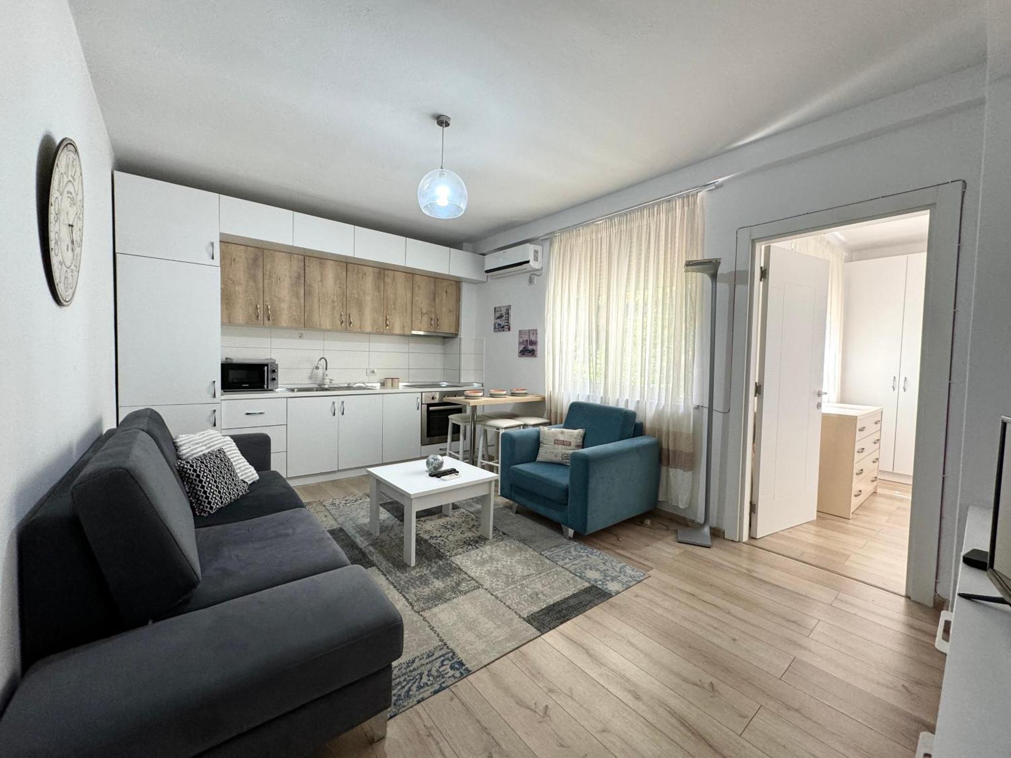 Apartment In The New Bazaar Of Tirana - Hana Blu Exterior foto