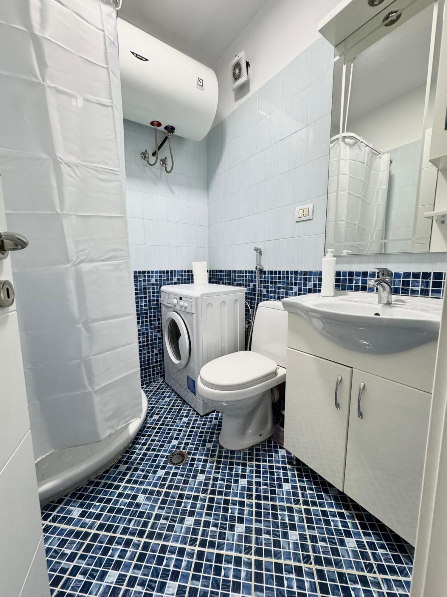 Apartment In The New Bazaar Of Tirana - Hana Blu Exterior foto